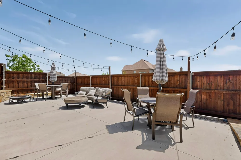 110 Highwood Avenue Oak Point, TX 75068
