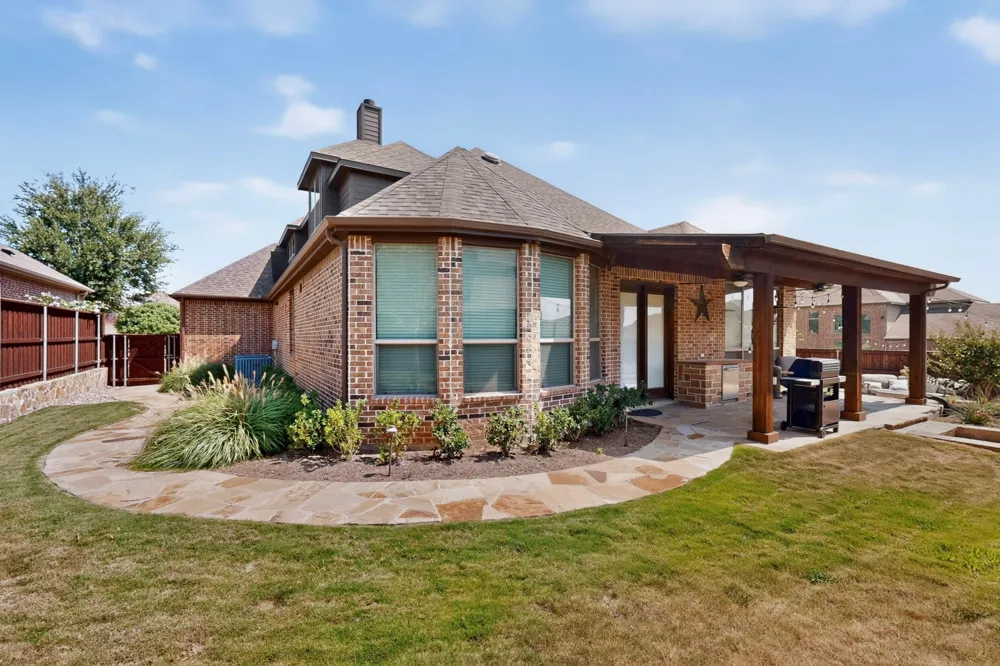 110 Highwood Avenue Oak Point, TX 75068