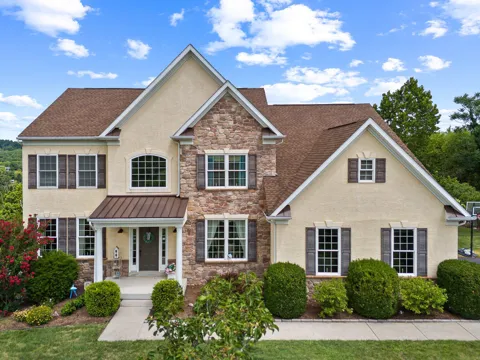 2124 ARBORDALE CIRCLE