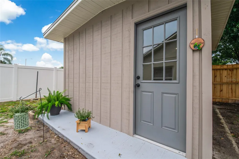 4040 EAGLE FEATHER DRIVE Orlando, FL 32829