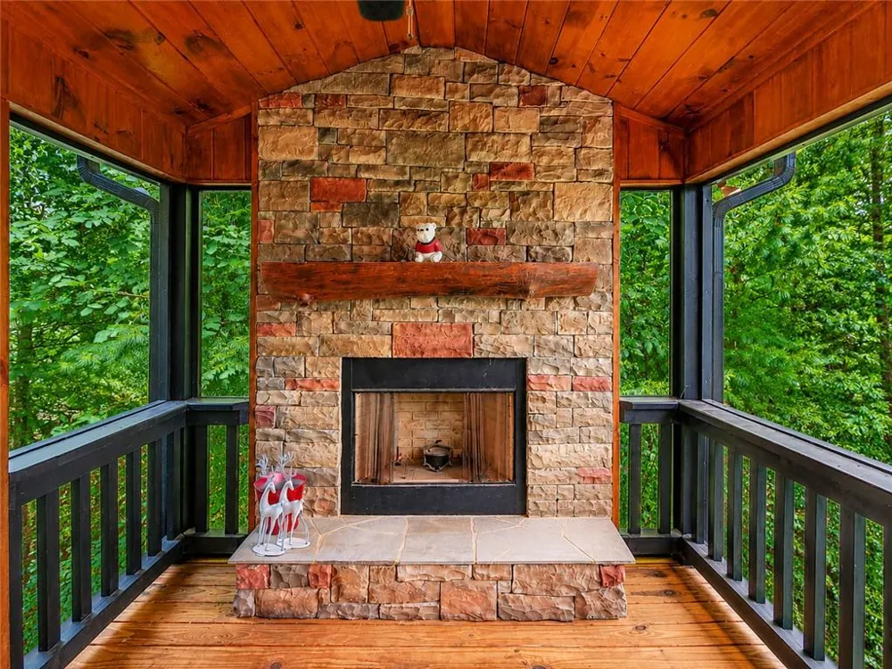 240 Spirits Knob Morganton, GA 30560