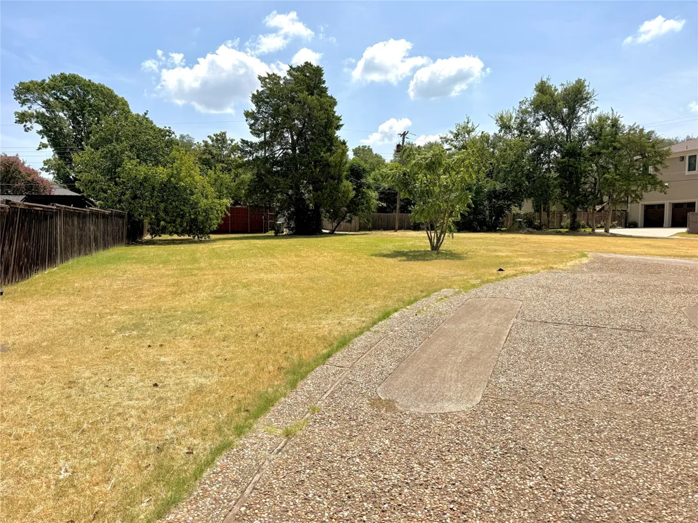 11430 Midway Road Dallas, TX 75229