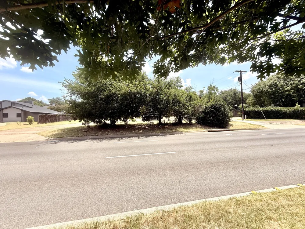 11430 Midway Road Dallas, TX 75229