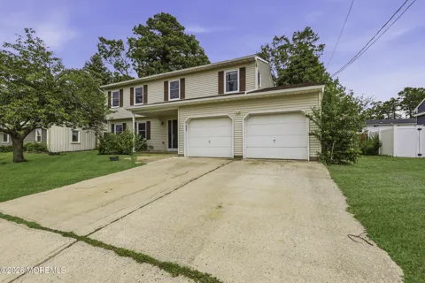 829 Mizzen Avenue