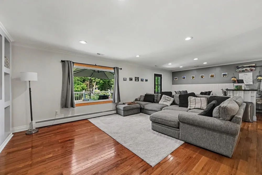 1560 Chanticlair Circle Wixom, MI 48393