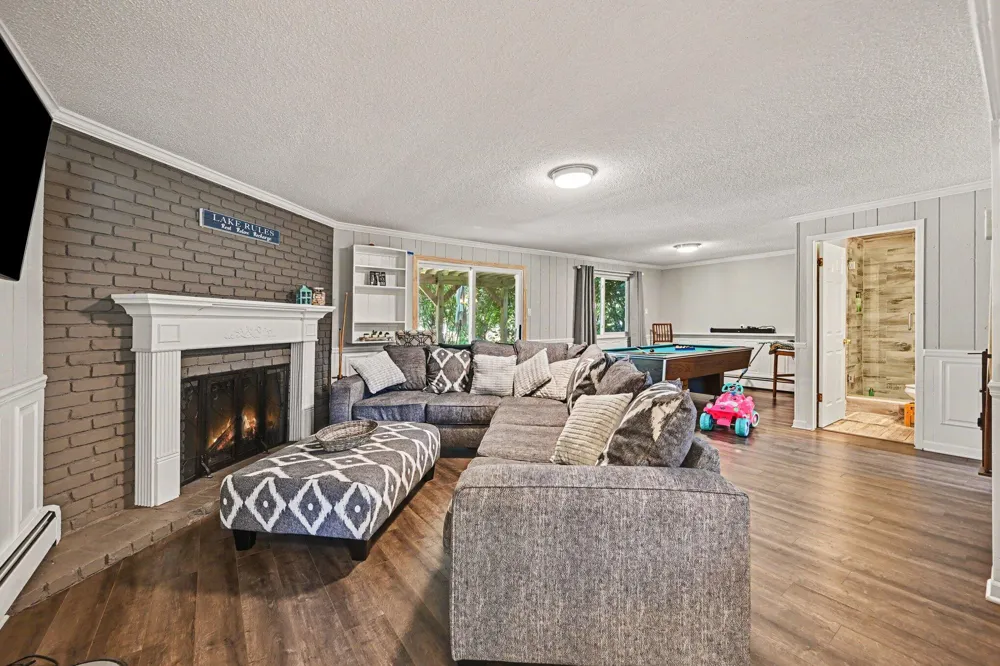 1560 Chanticlair Circle Wixom, MI 48393
