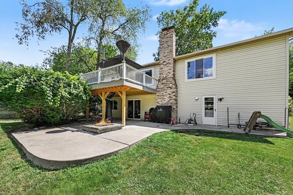 1560 Chanticlair Circle Wixom, MI 48393