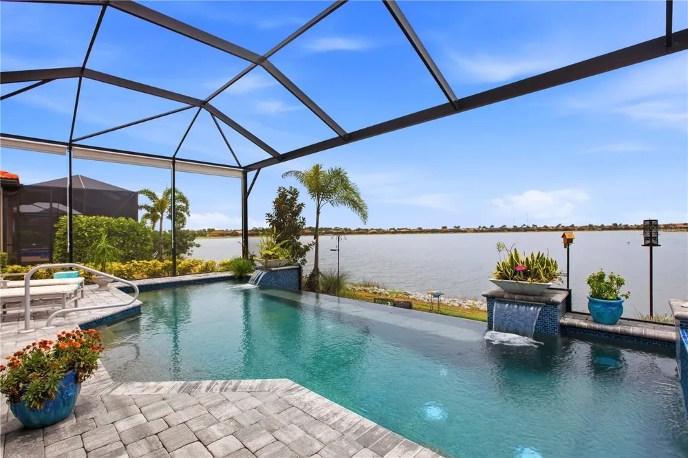 617 MARAVIYA BOULEVARD Nokomis, FL 34275