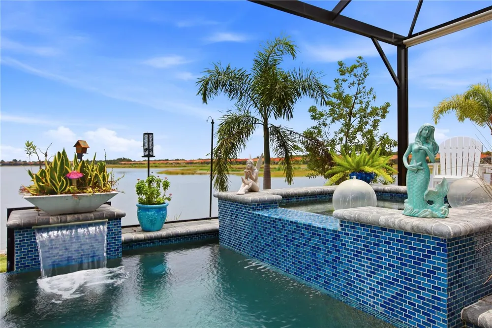 617 MARAVIYA BOULEVARD Nokomis, FL 34275