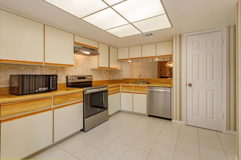 1055 KENSINGTON PARK DRIVE #711 Altamonte Springs, FL 32714