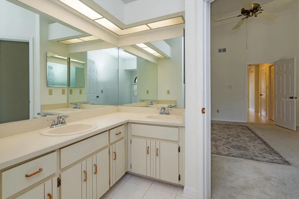 1055 KENSINGTON PARK DRIVE #711 Altamonte Springs, FL 32714