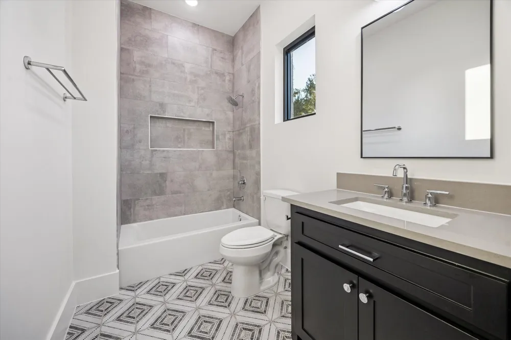 431 W 30th Street Houston, TX 77018