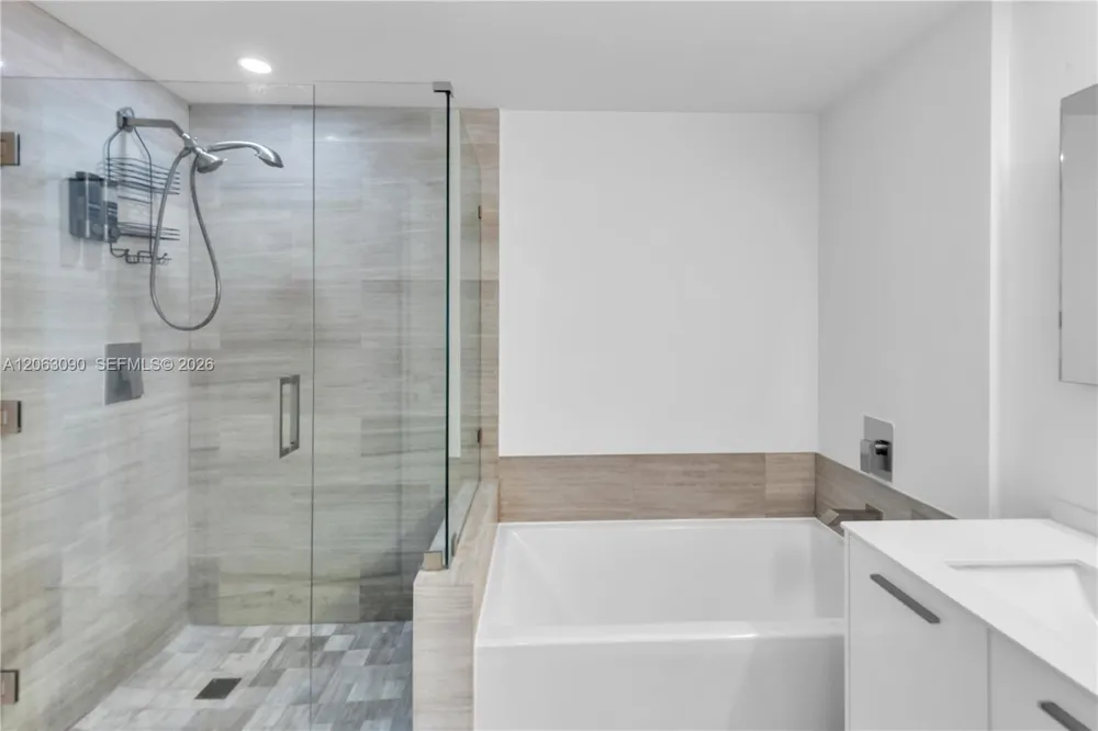 1300 Brickell Bay Dr #903 Miami, FL 33131