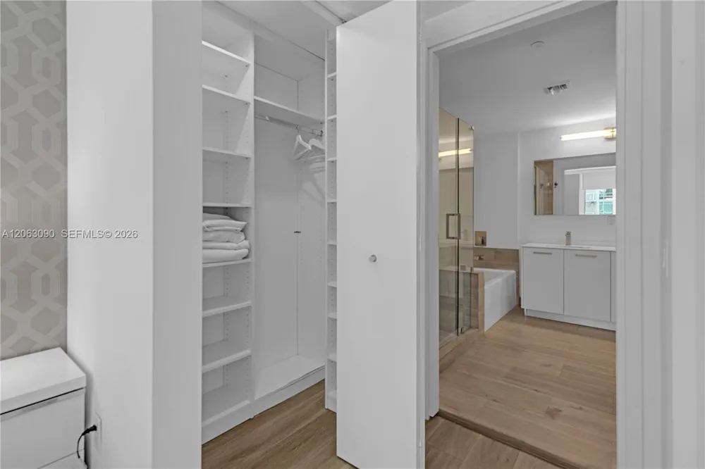 1300 Brickell Bay Dr #903 Miami, FL 33131