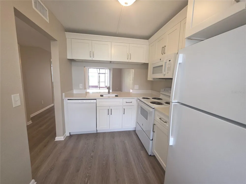 2049 SKIMMER COURT W #311 Clearwater, FL 33762