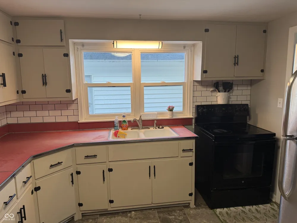 421 Union Street Hope, IN 47246