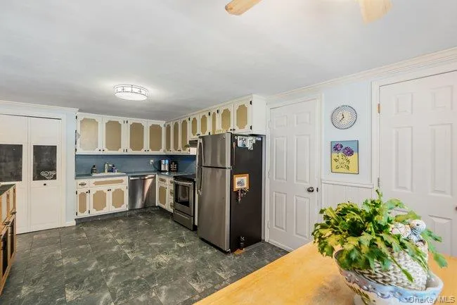 1 Grendon Lane Farmingville, NY 11738