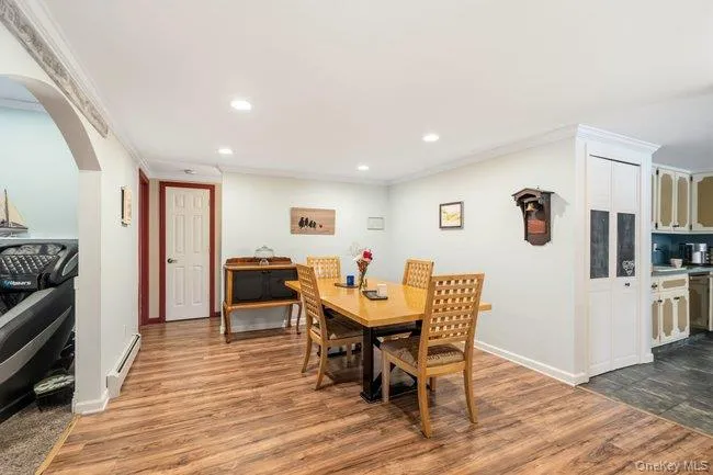 1 Grendon Lane Farmingville, NY 11738