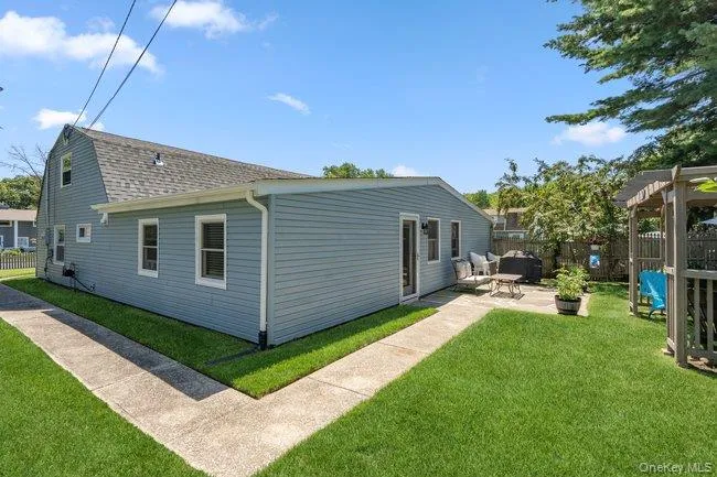 1 Grendon Lane Farmingville, NY 11738