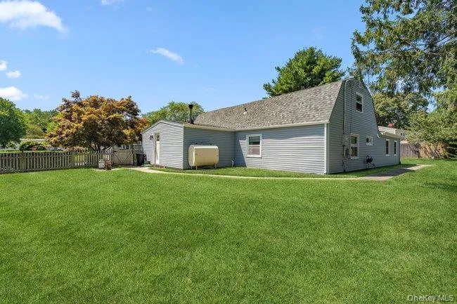 1 Grendon Lane Farmingville, NY 11738