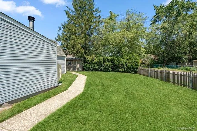 1 Grendon Lane Farmingville, NY 11738