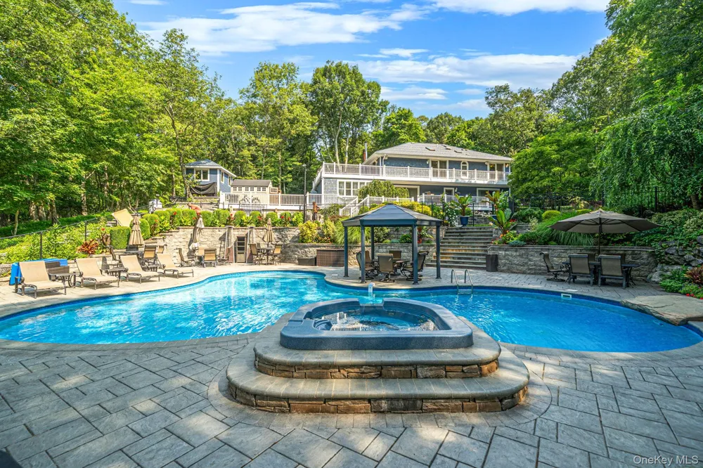 56 Old Homestead Road Port Jefferson, NY 11777