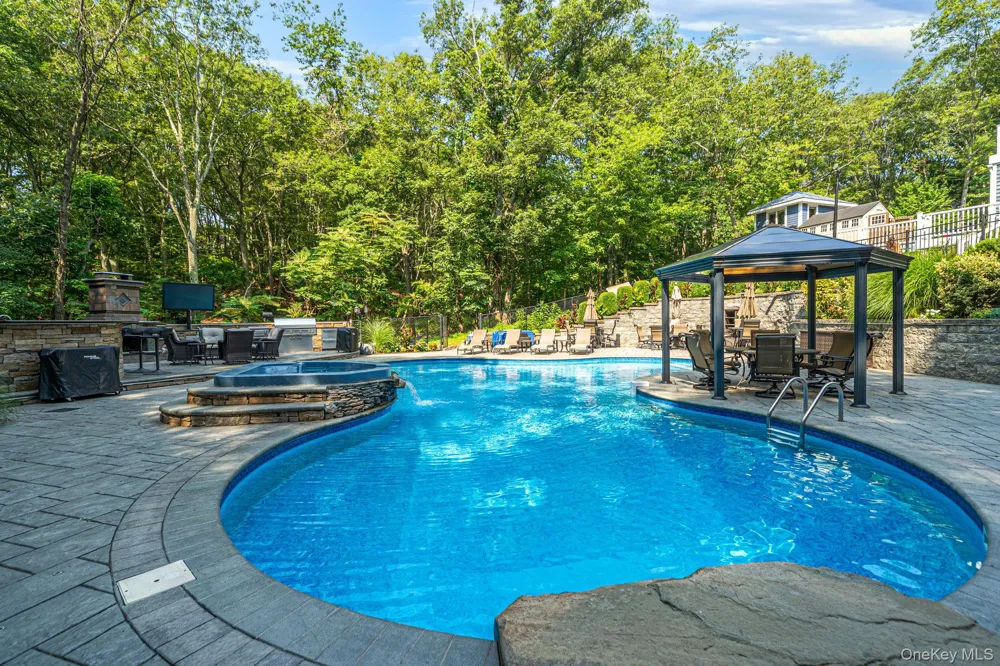 56 Old Homestead Road Port Jefferson, NY 11777