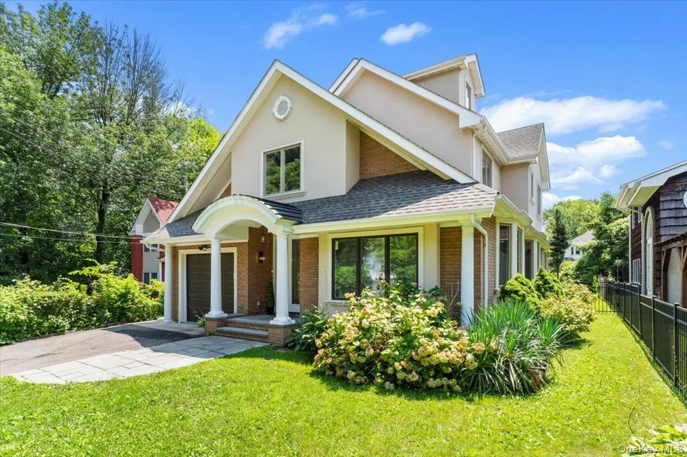 11A Forest Lane Great Neck, NY 11024
