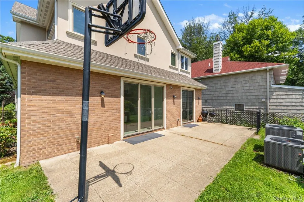 11A Forest Lane Great Neck, NY 11024
