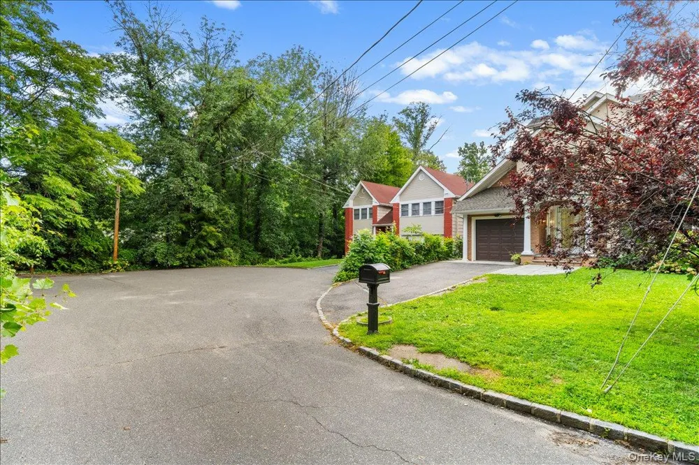 11A Forest Lane Great Neck, NY 11024