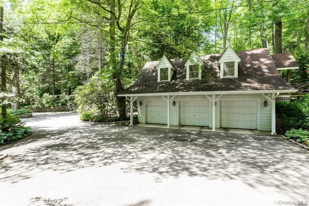 450 Oyster Bay Road Matinecock, NY 11560