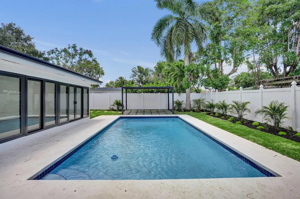 669 SW 3rd Street Boca Raton, FL 33486