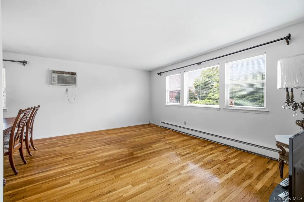 1706 Washington Drive Merrick, NY 11566