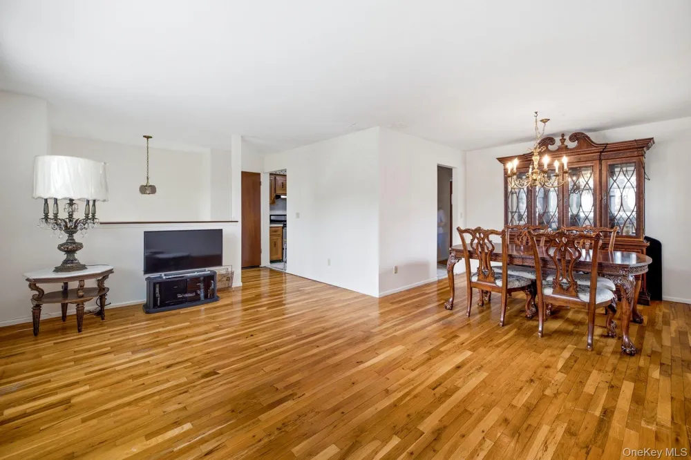 1706 Washington Drive Merrick, NY 11566
