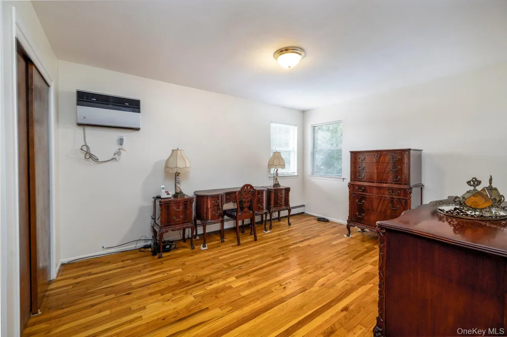 1706 Washington Drive Merrick, NY 11566