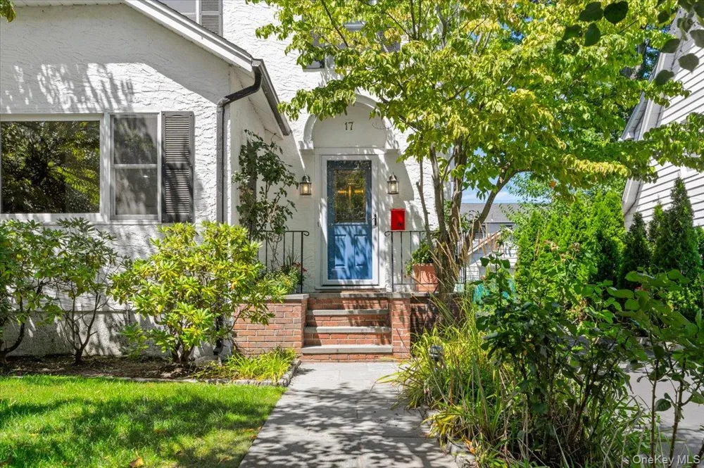 17 Cypress Avenue Port Washington, NY 11050
