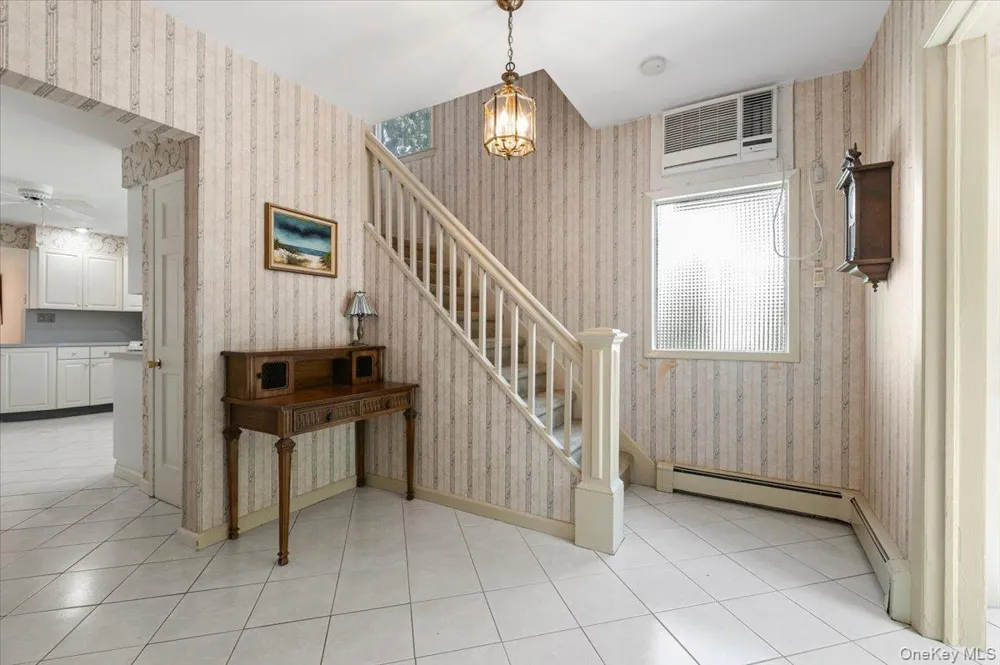 17 Cypress Avenue Port Washington, NY 11050