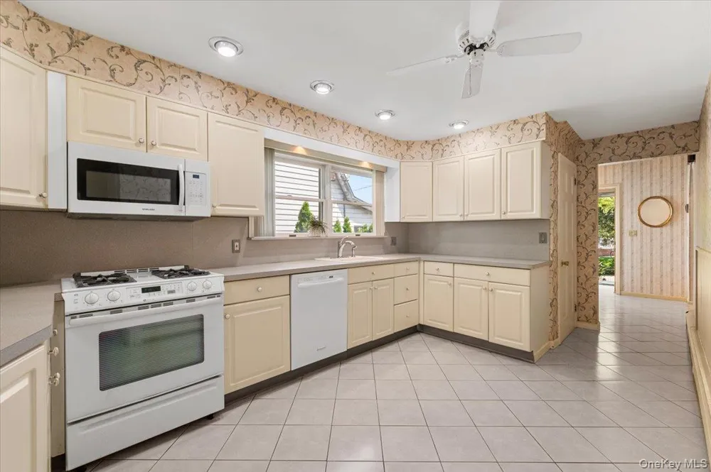 17 Cypress Avenue Port Washington, NY 11050