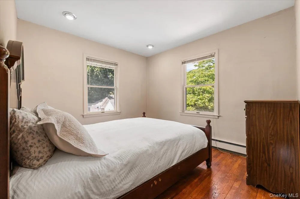 17 Cypress Avenue Port Washington, NY 11050
