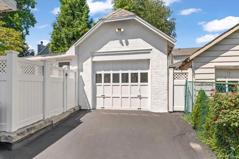 17 Cypress Avenue Port Washington, NY 11050