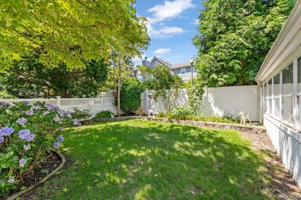 17 Cypress Avenue Port Washington, NY 11050