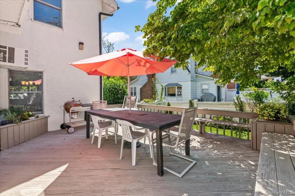 17 Cypress Avenue Port Washington, NY 11050