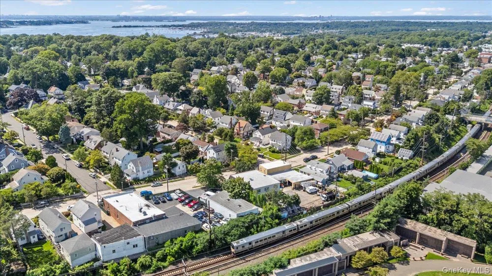 17 Cypress Avenue Port Washington, NY 11050