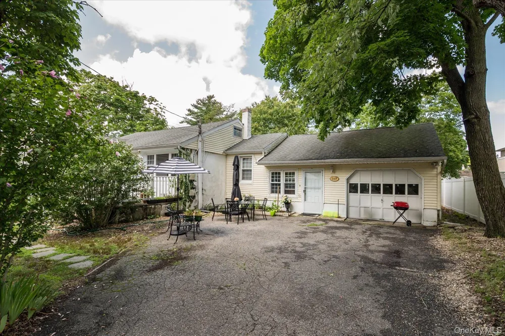 307 Old Country Road Melville, NY 11747