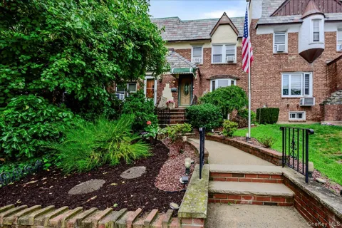 390 Cochran Place