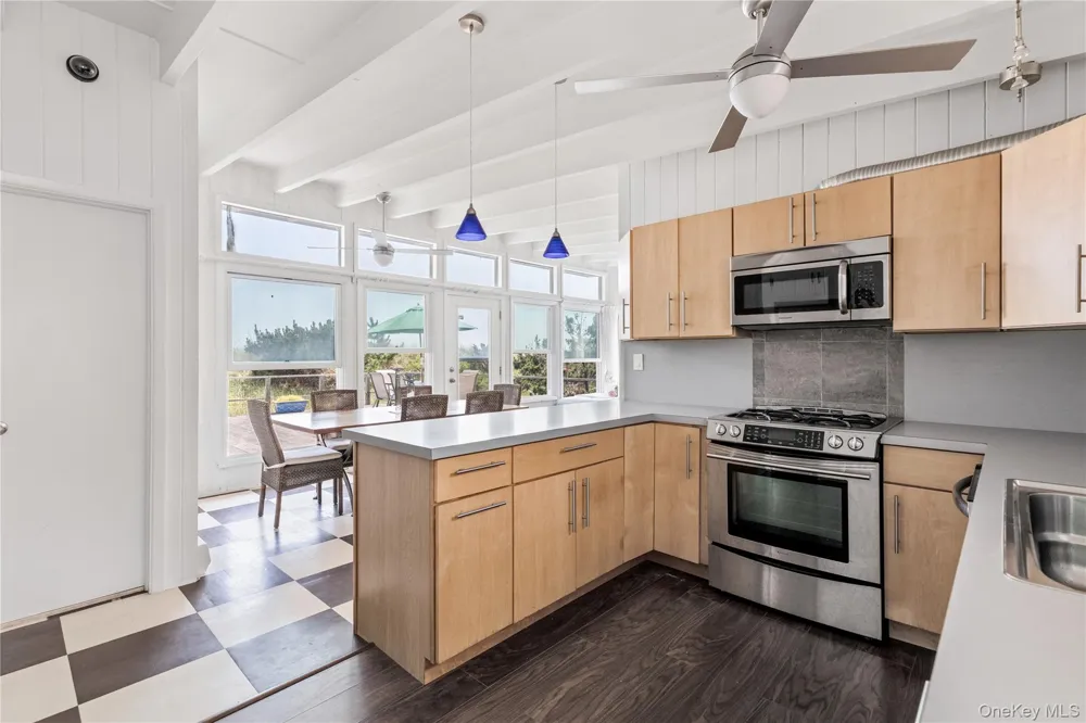 59 Laurel Avenue Seaview, NY 11770