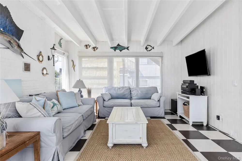 59 Laurel Avenue Seaview, NY 11770