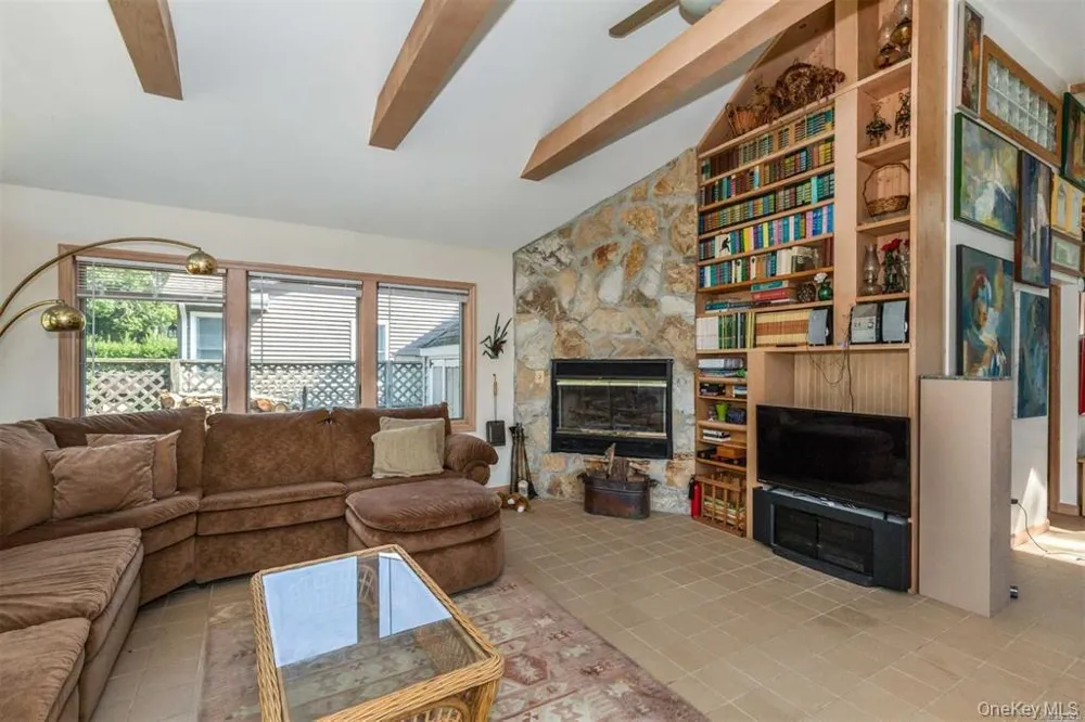 18 Tarpon Road East Quogue, NY 11942