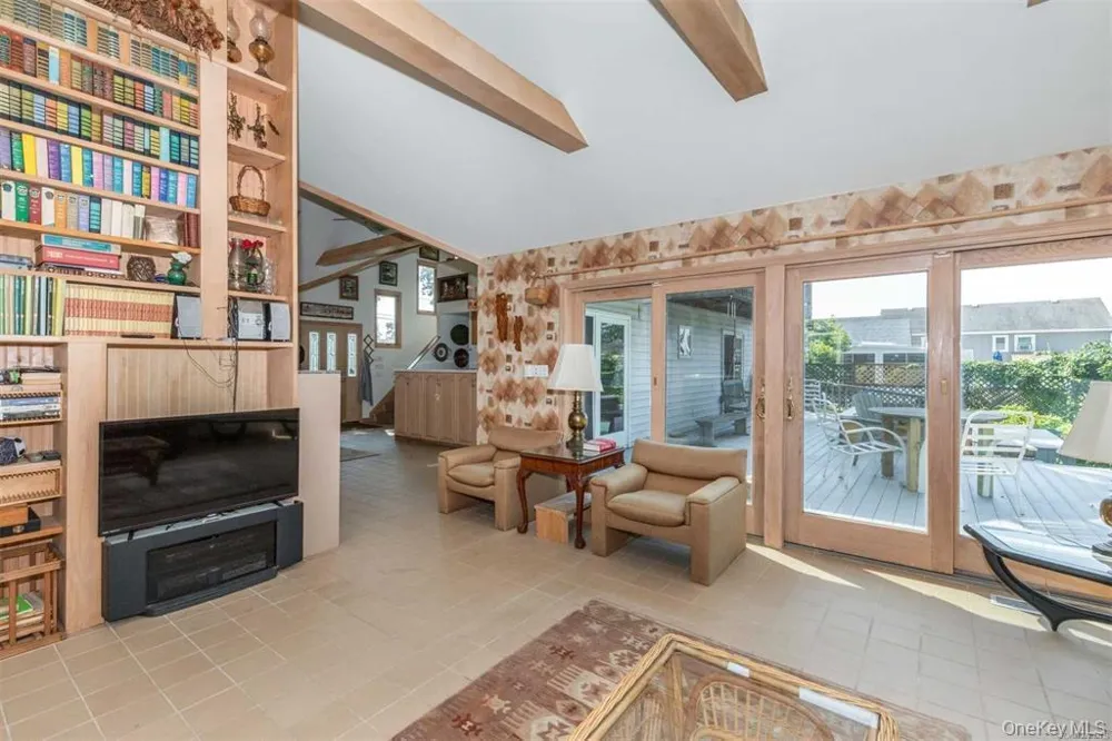 18 Tarpon Road East Quogue, NY 11942