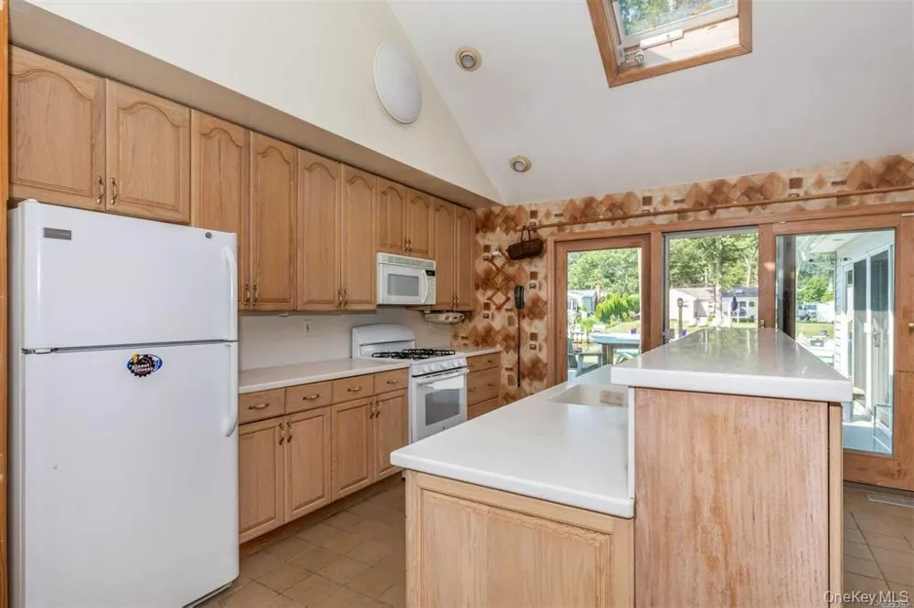 18 Tarpon Road East Quogue, NY 11942